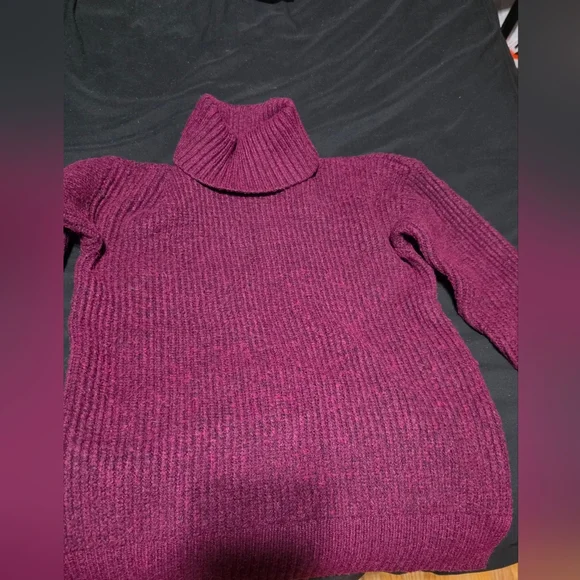 Nine West Oversized Ribbed Turtleneck Sweater -Burgundy/ Plum. Size SMALL - Picture 5 of 5